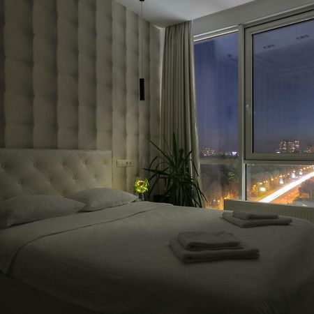 Black&White Apartment In Smart Plaza Kyiv Exterior photo