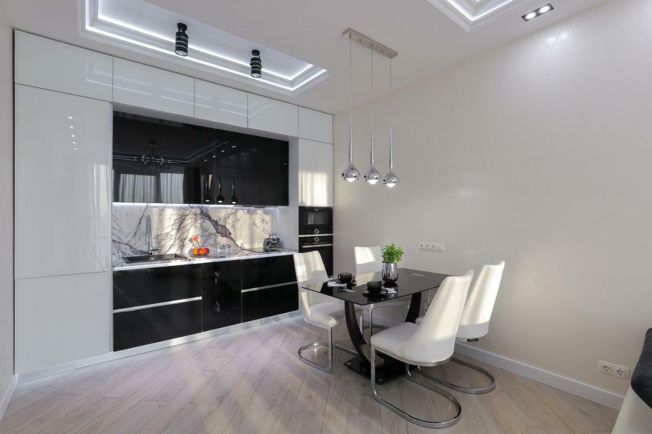 Black&White Apartment In Smart Plaza Kyiv Exterior photo
