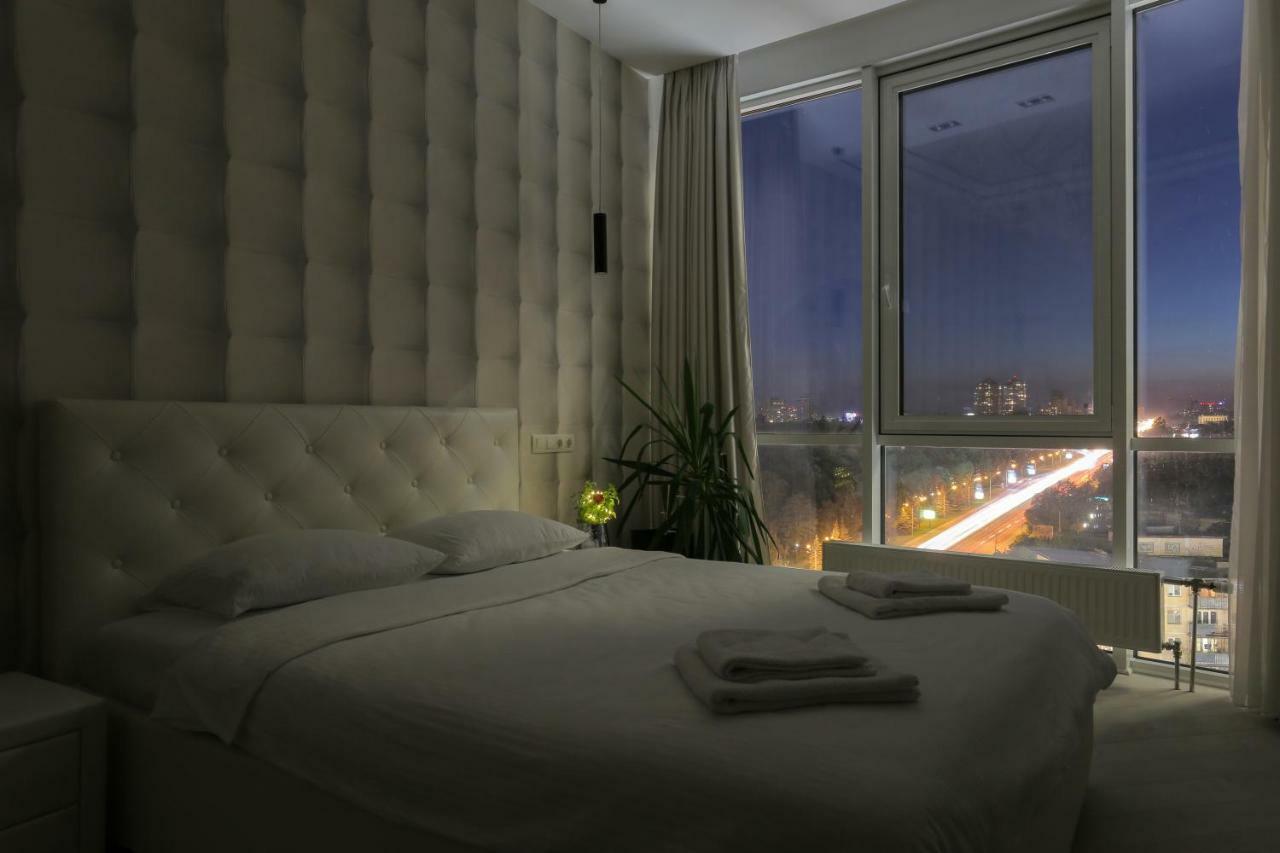 Black&White Apartment In Smart Plaza Kyiv Exterior photo