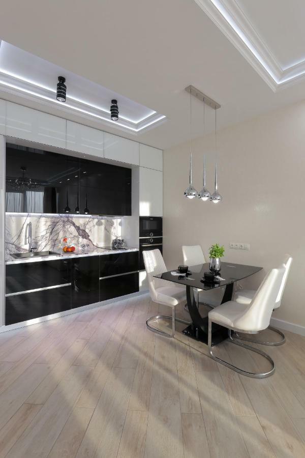 Black&White Apartment In Smart Plaza Kyiv Exterior photo