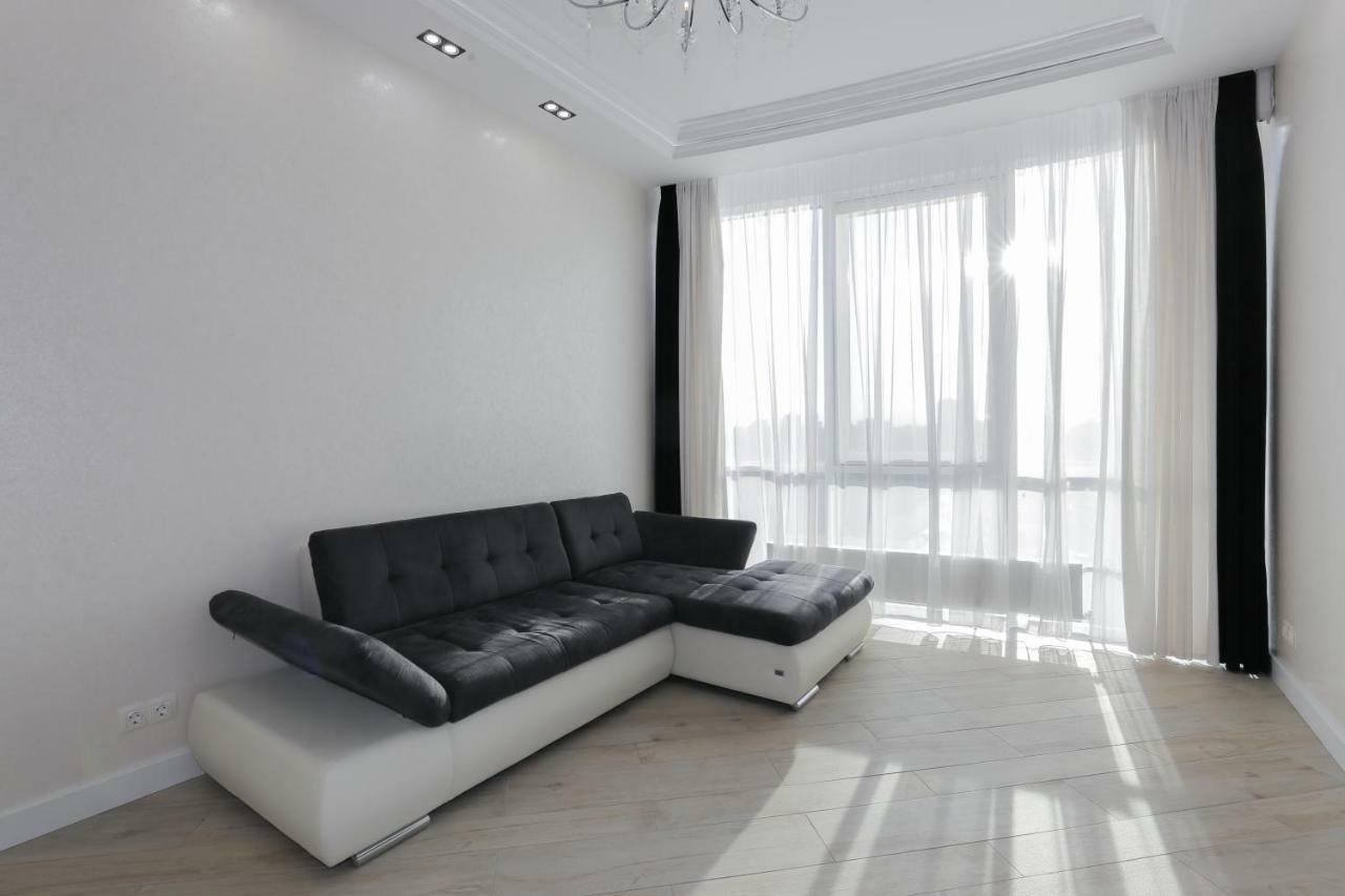 Black&White Apartment In Smart Plaza Kyiv Exterior photo